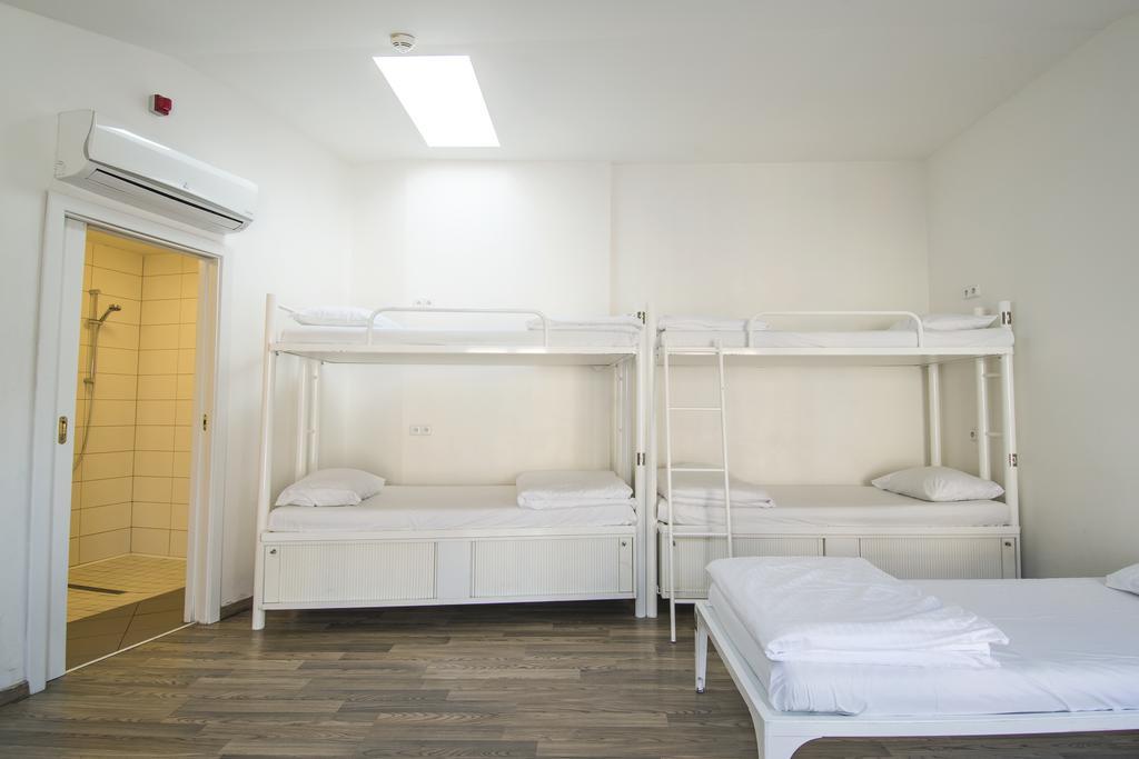 Hostel Safestay Charles Bridge *